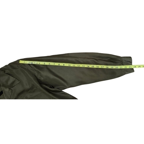 Petite Sophisticate Women's Long Sleeve 100% Silk Blouse, Split Hem, size M - Picture 9 of 9